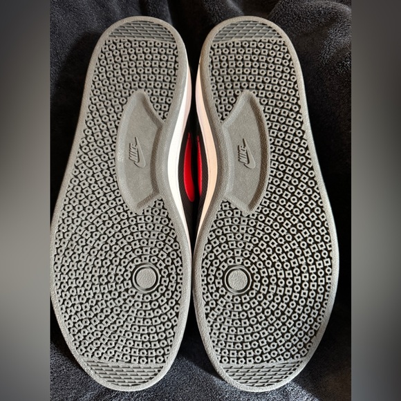 New NIKE SB Alleyoop Skateboard Shoes Men Low-Top Black/Red Men’s Size 10 - Picture 6 of 11